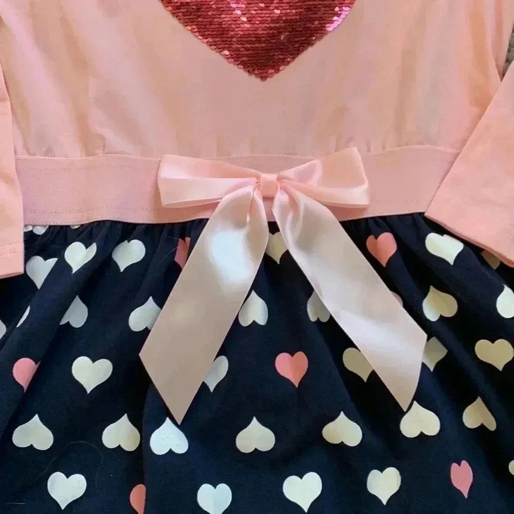 Long sleeve dress full of hearts 💗
